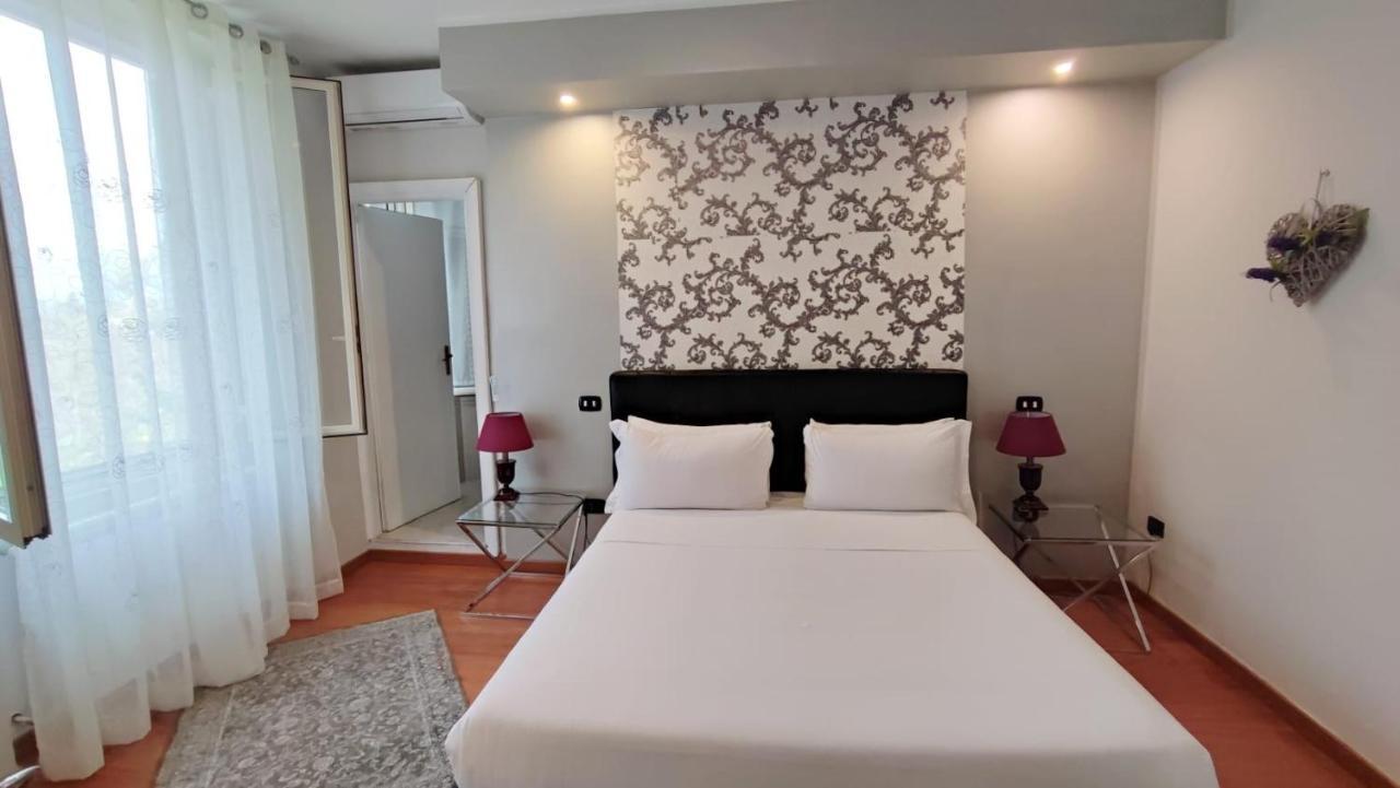 Il Roseto Bed and Breakfast Frosinone Eksteriør billede