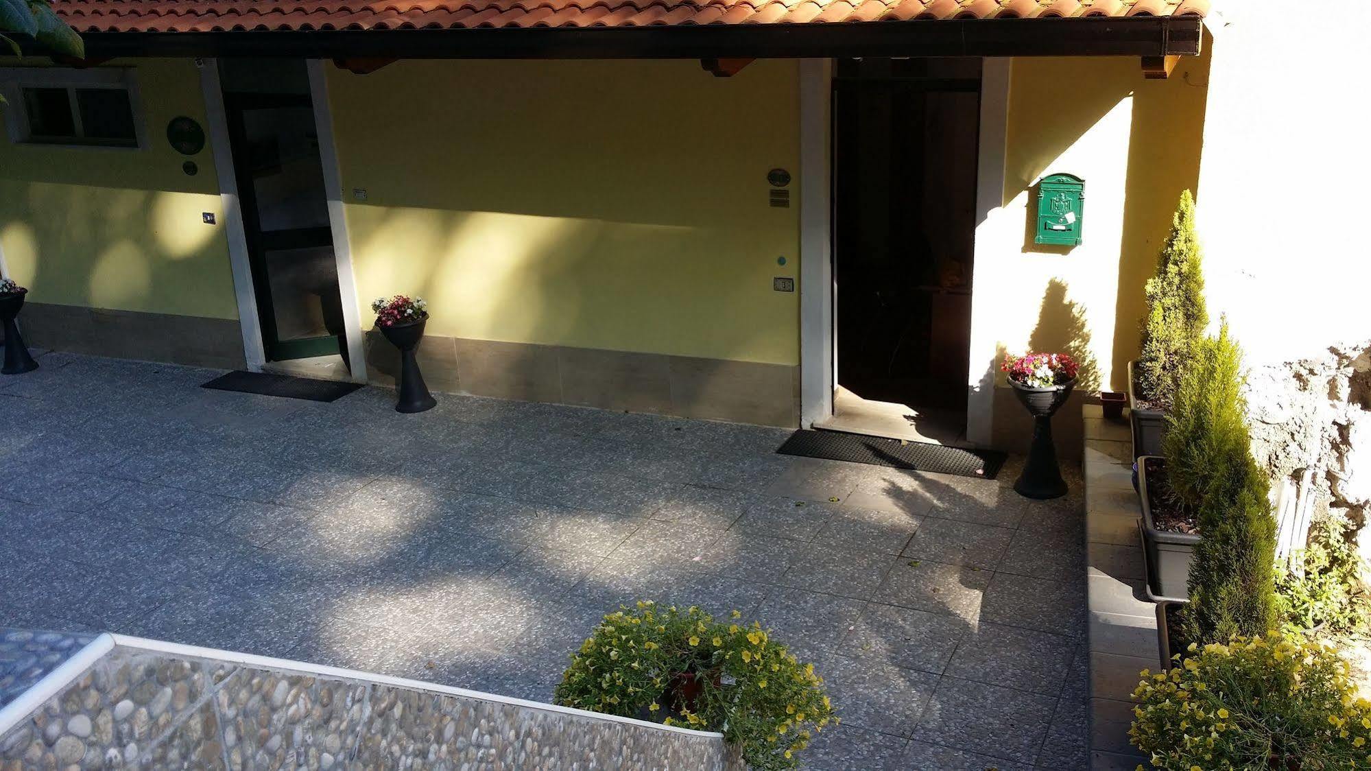 Il Roseto Bed and Breakfast Frosinone Eksteriør billede